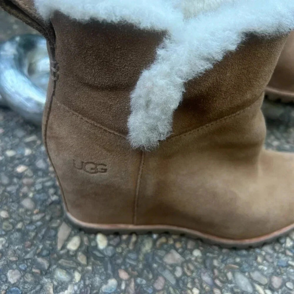 Ugg Seyline Shearling Tan Chestnut Suede Wedge Booties Size 8.5 - Picture 9 of 13